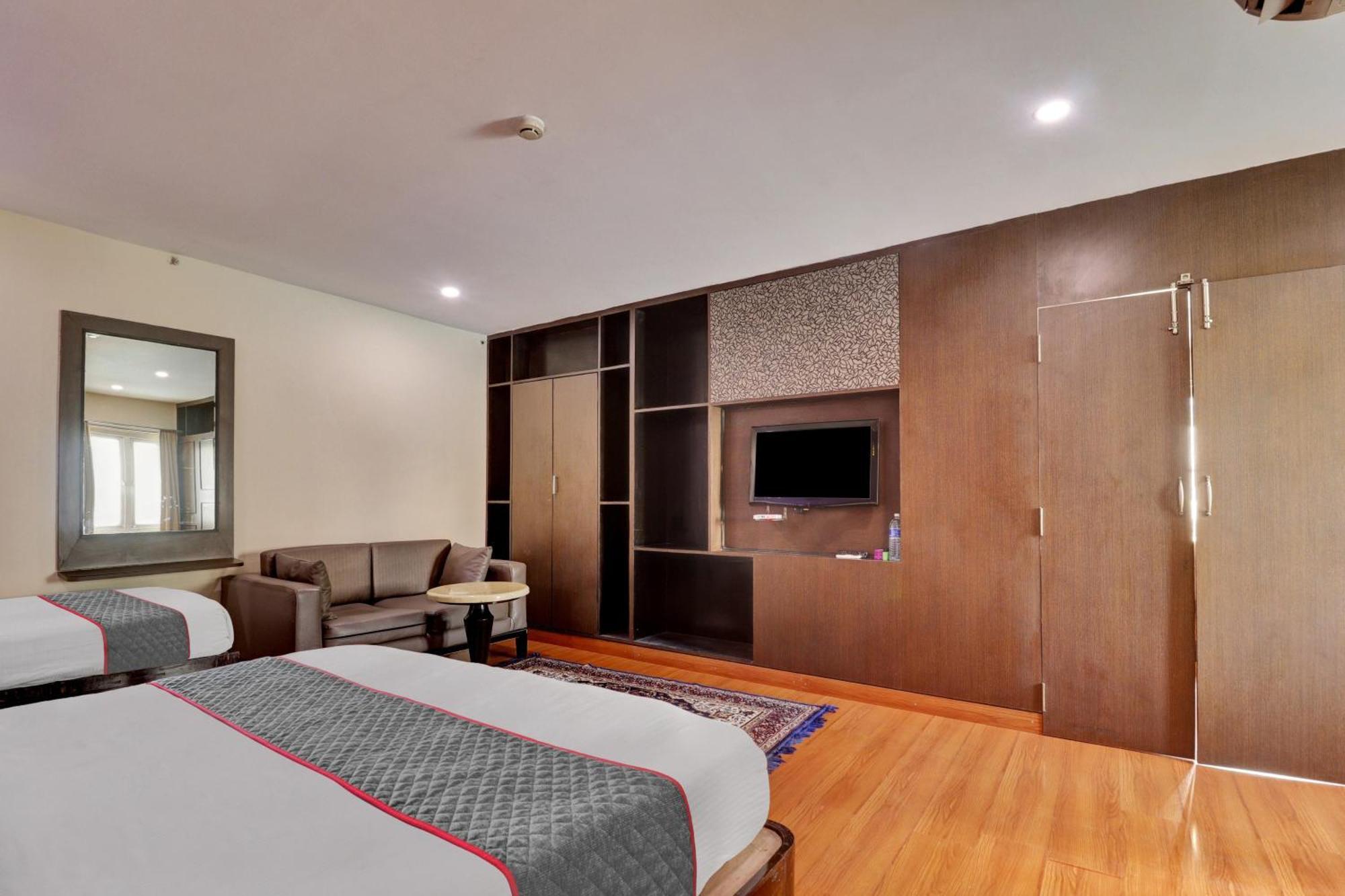 Udayee International Hotel Tirupati Kültér fotó