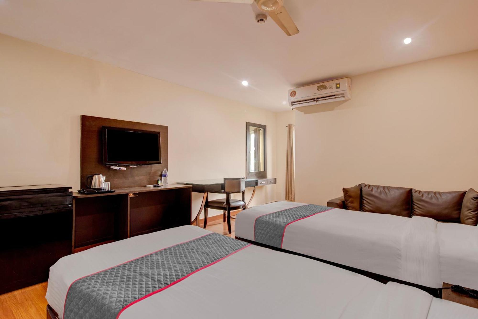 Udayee International Hotel Tirupati Kültér fotó