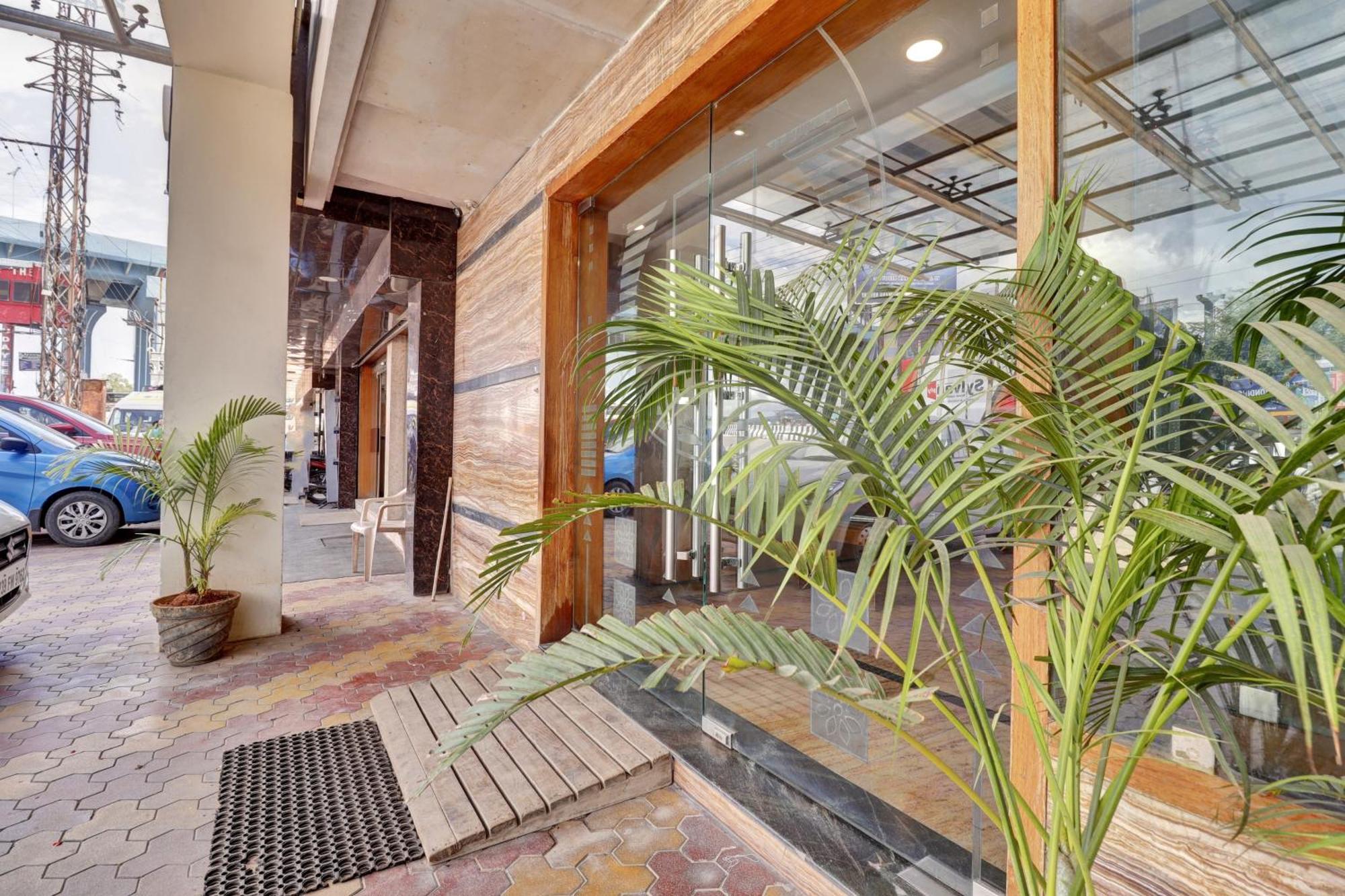 Udayee International Hotel Tirupati Kültér fotó