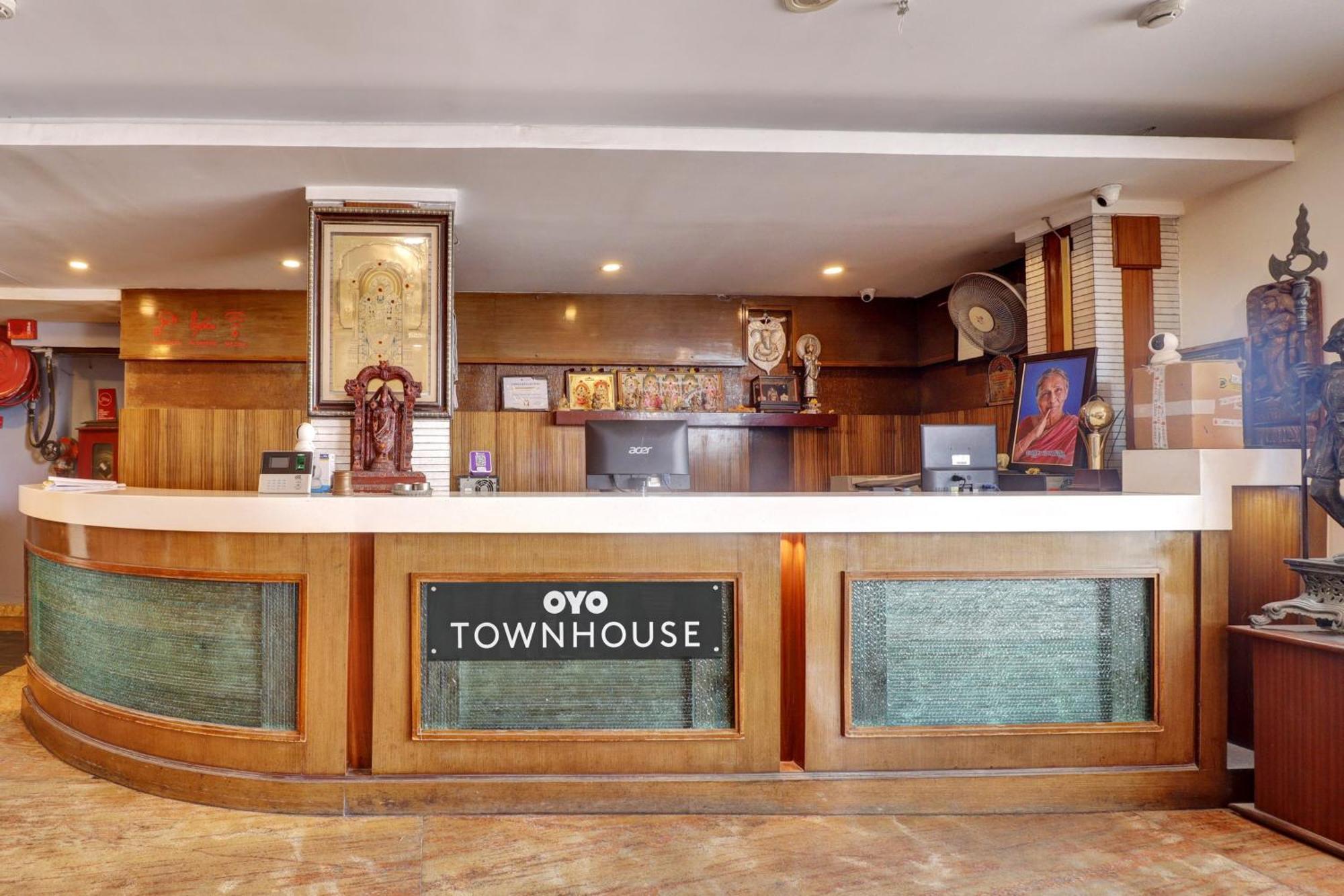 Udayee International Hotel Tirupati Kültér fotó
