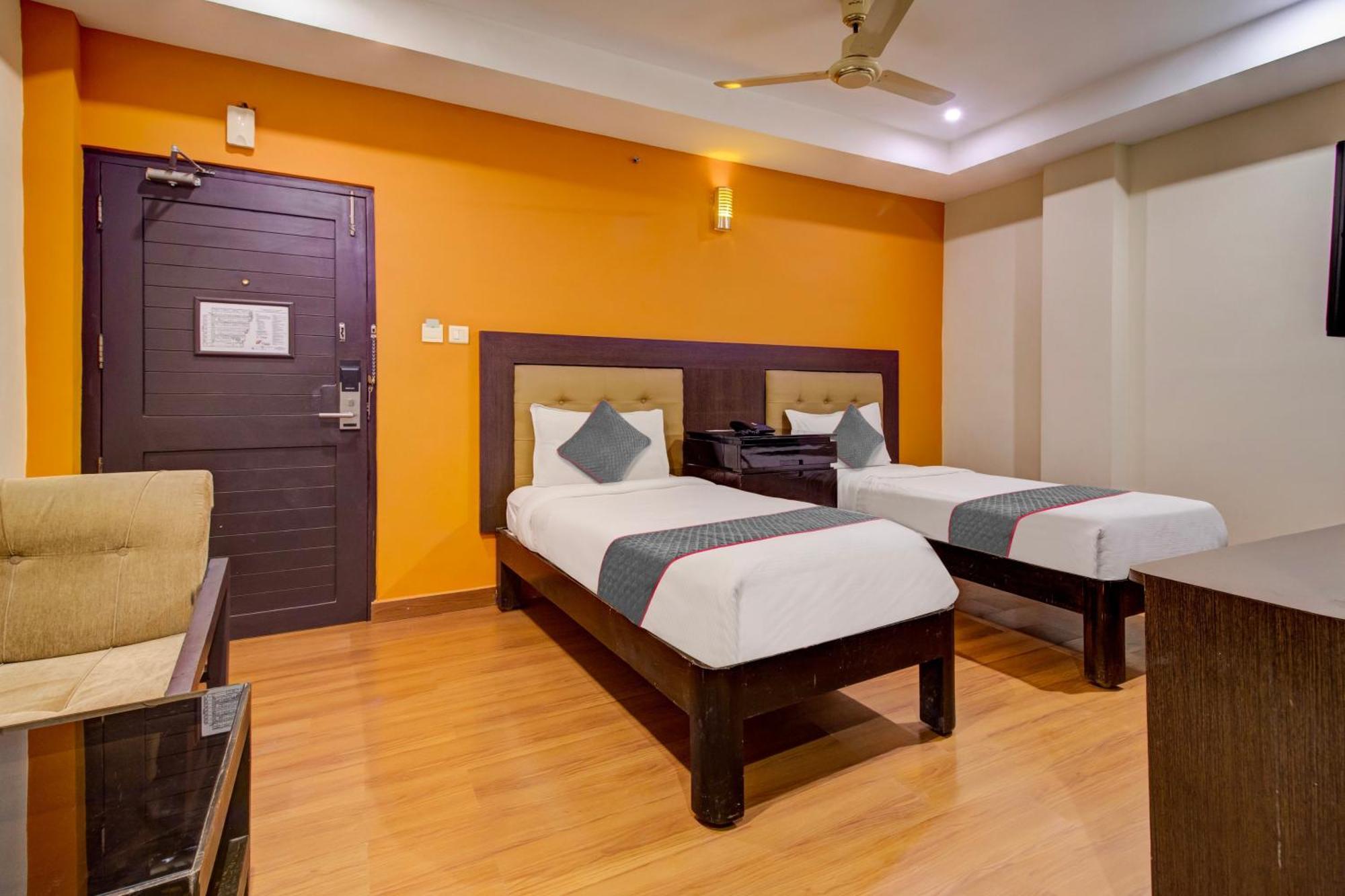 Udayee International Hotel Tirupati Kültér fotó