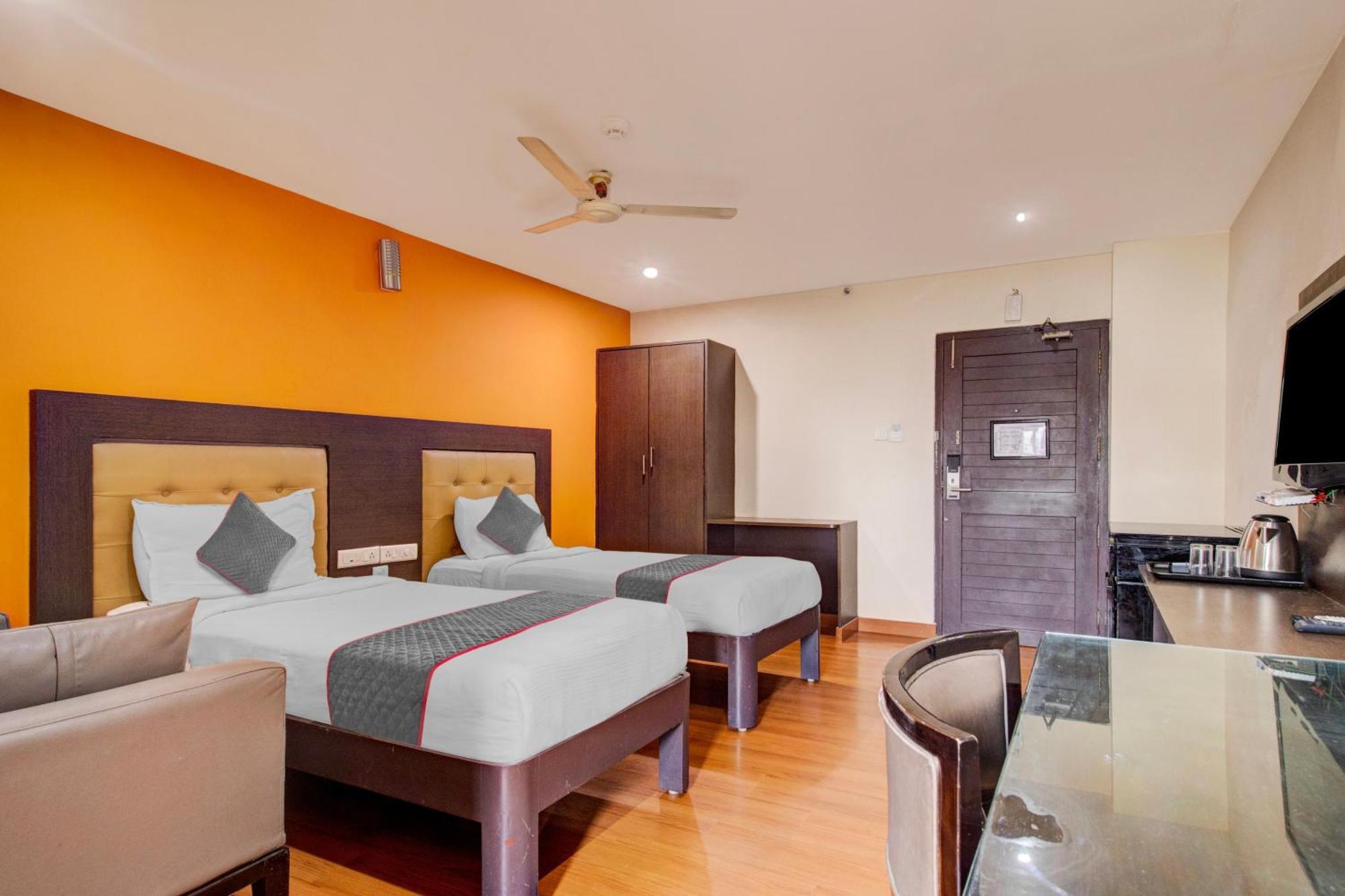 Udayee International Hotel Tirupati Kültér fotó