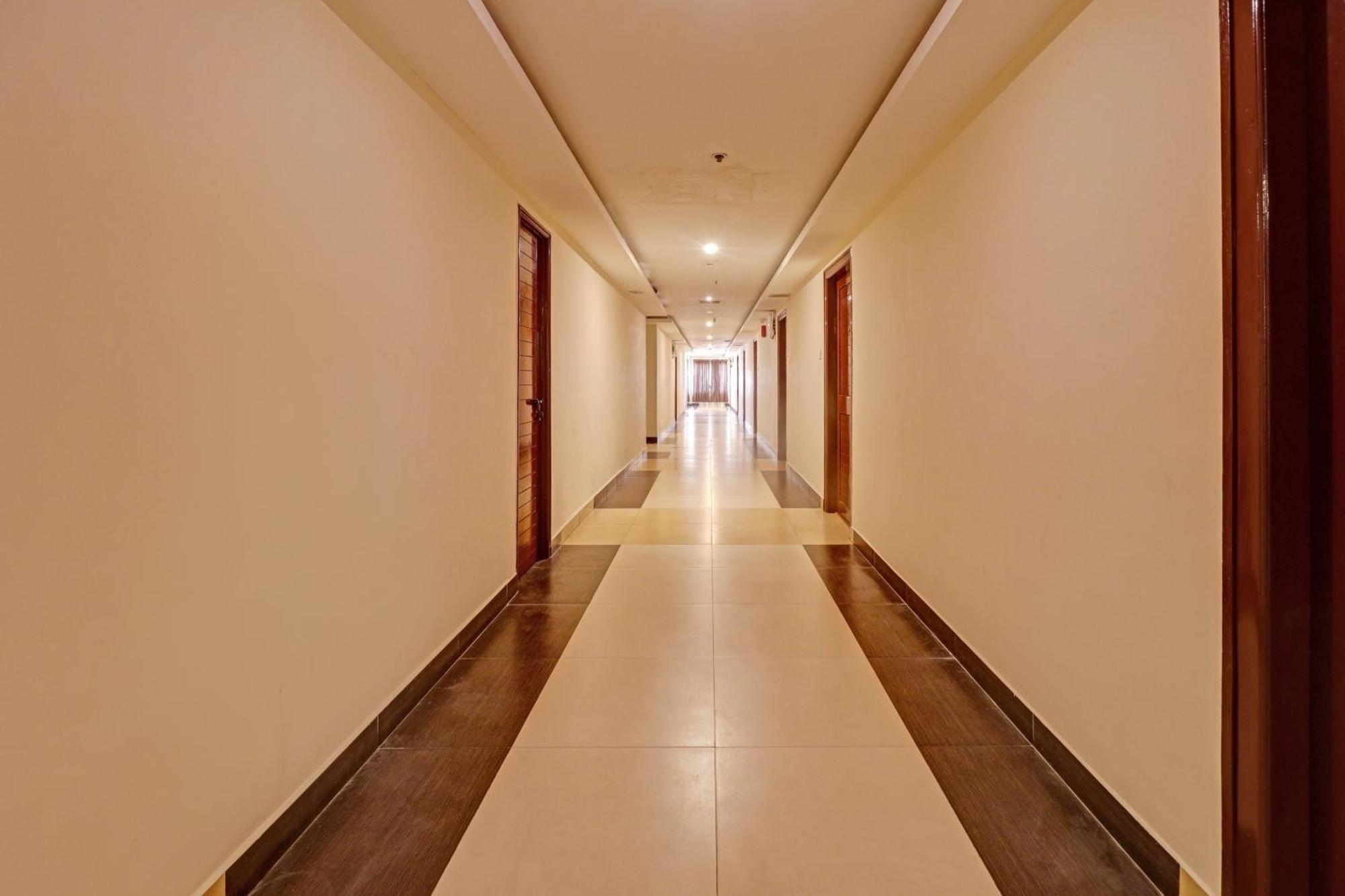 Udayee International Hotel Tirupati Kültér fotó