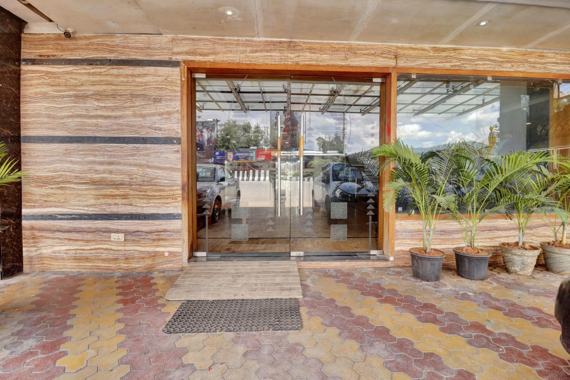 Udayee International Hotel Tirupati Kültér fotó