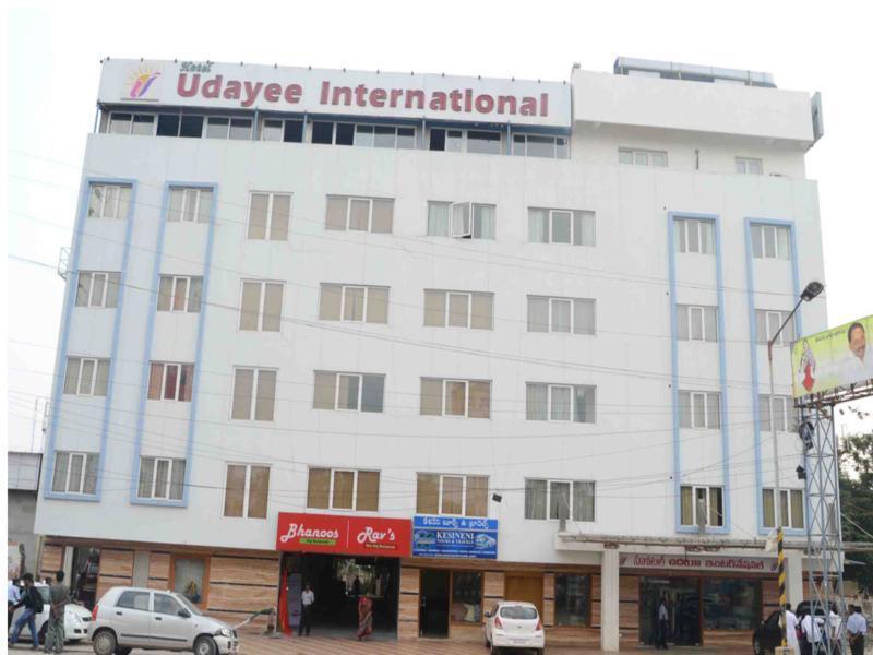 Udayee International Hotel Tirupati Kültér fotó