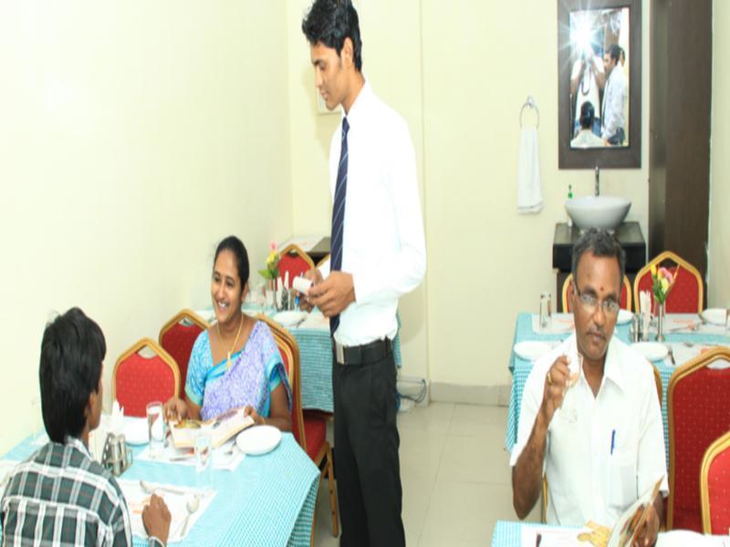 Udayee International Hotel Tirupati Kültér fotó