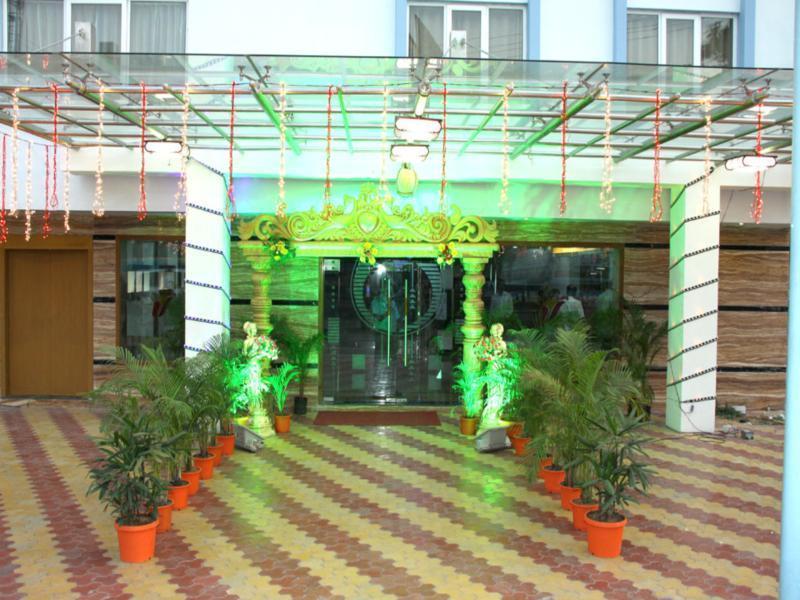 Udayee International Hotel Tirupati Kültér fotó